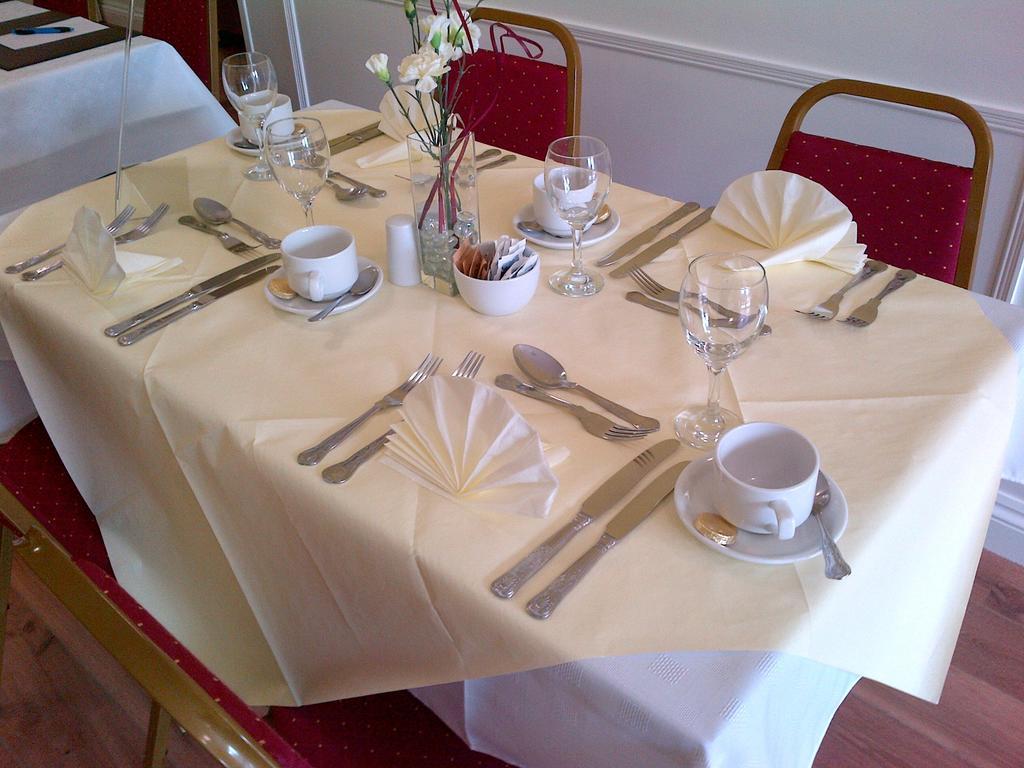 Bed and Breakfast Emlyn Arms à Llanarthney Extérieur photo