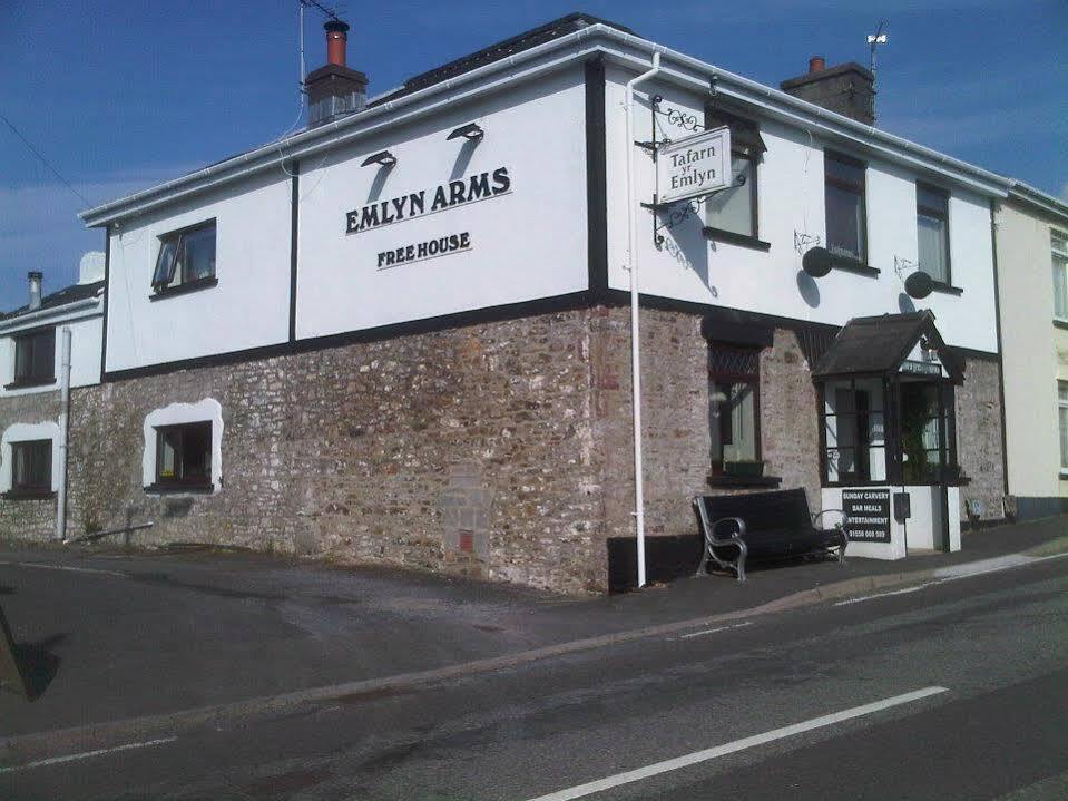 Bed and Breakfast Emlyn Arms à Llanarthney Extérieur photo